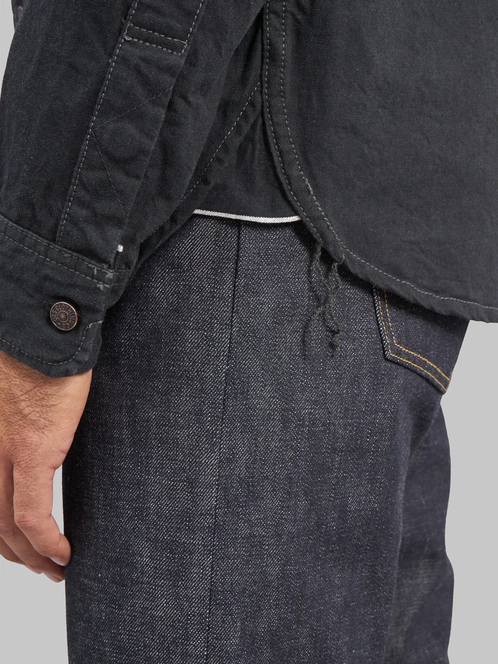 UES Traveling Shirt Black